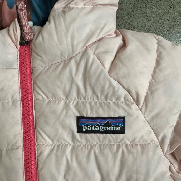 Patagonia Blush reversible  Quilted Hooded Jacket - Picture 3 of 3